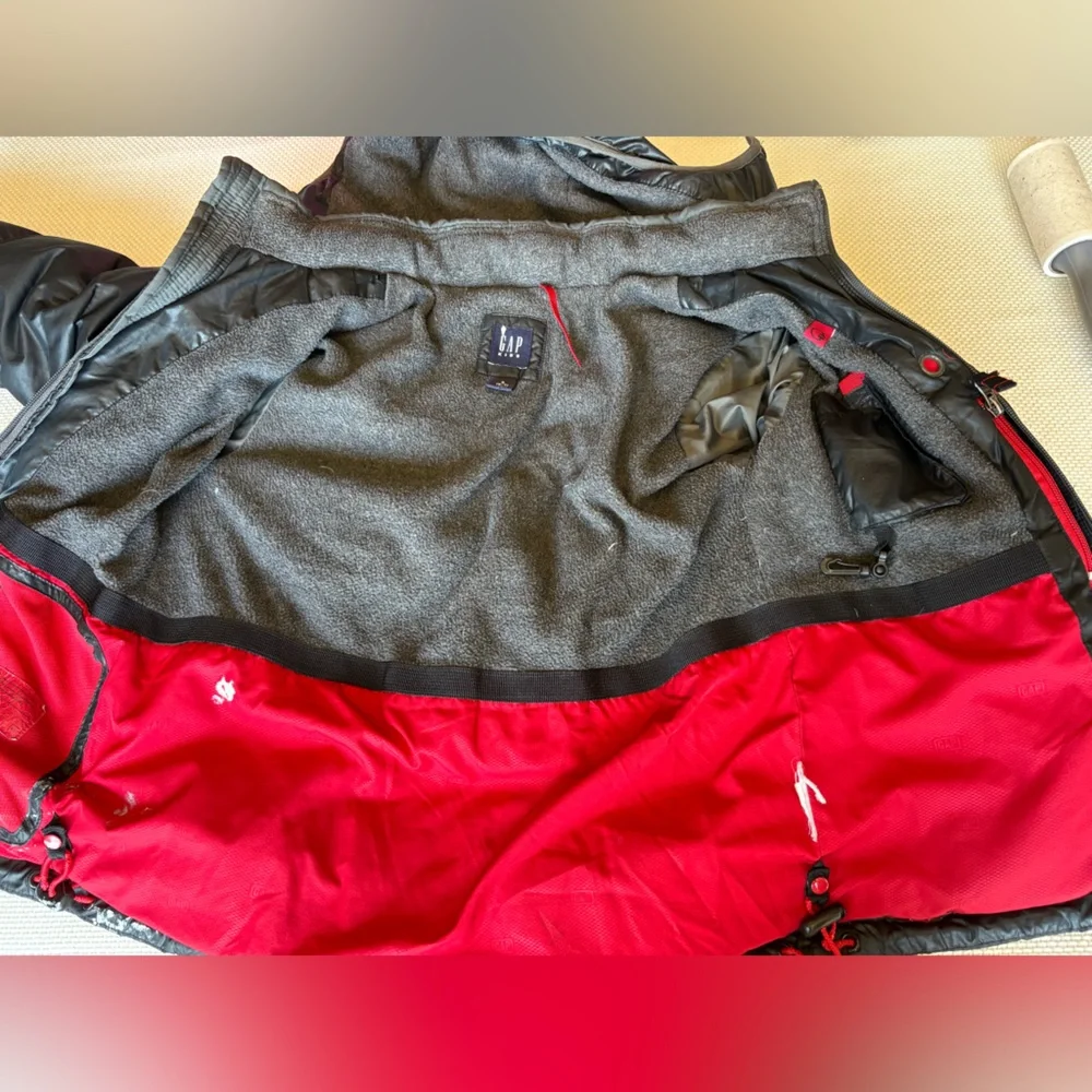 Gap Kids Small (6-7) Black puffer Jacket with detachable hood insulated